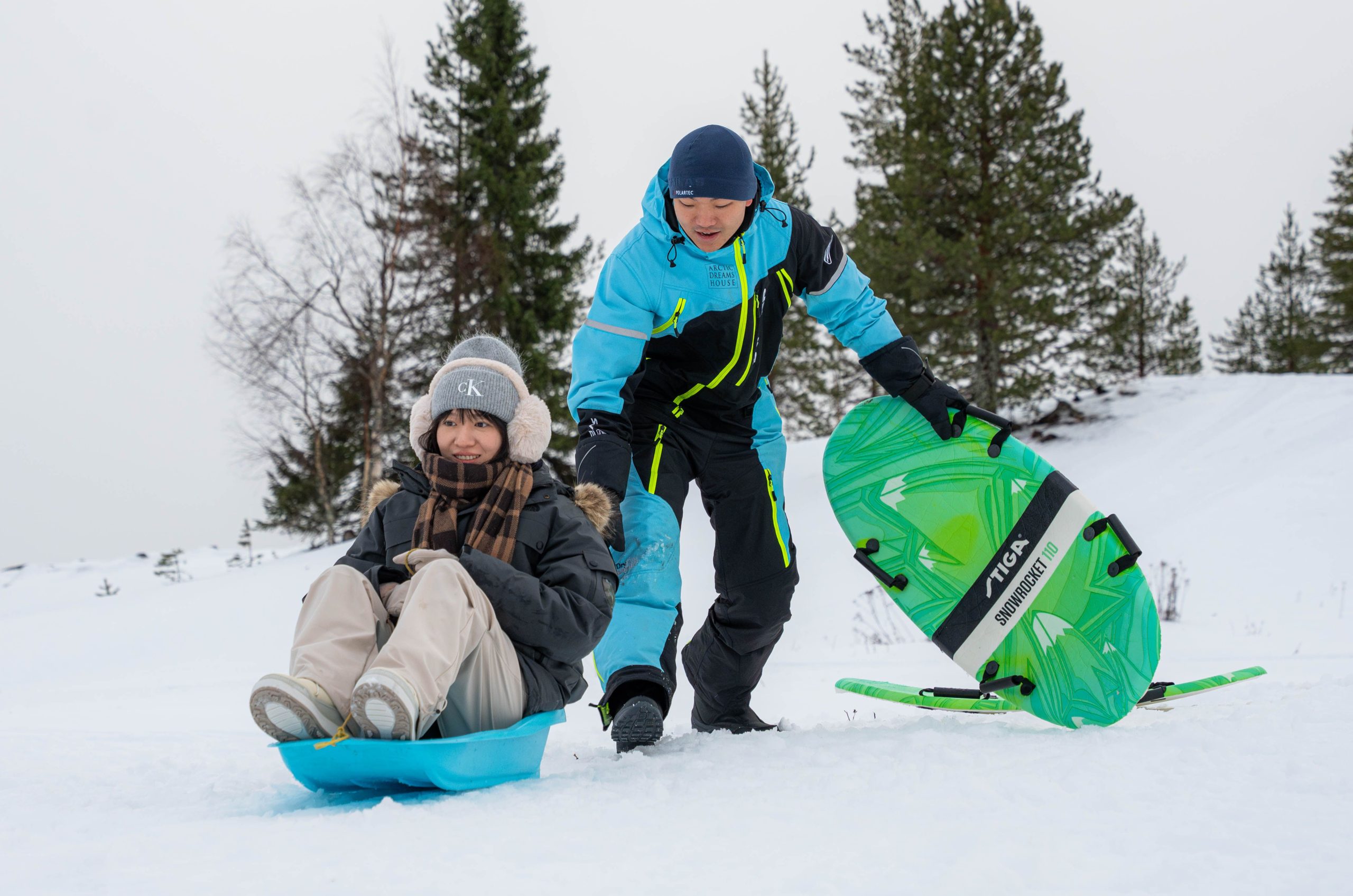 How do Lapland private villas handle guest arrivals in extreme winter conditions?